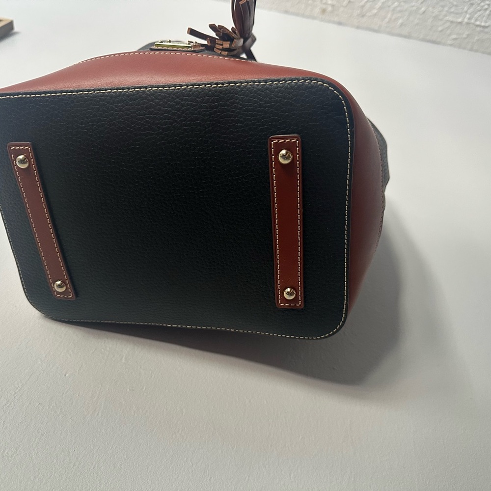 Dooney & Bourke Black and Tan Shoulder Bag - Picture 3 of 5
